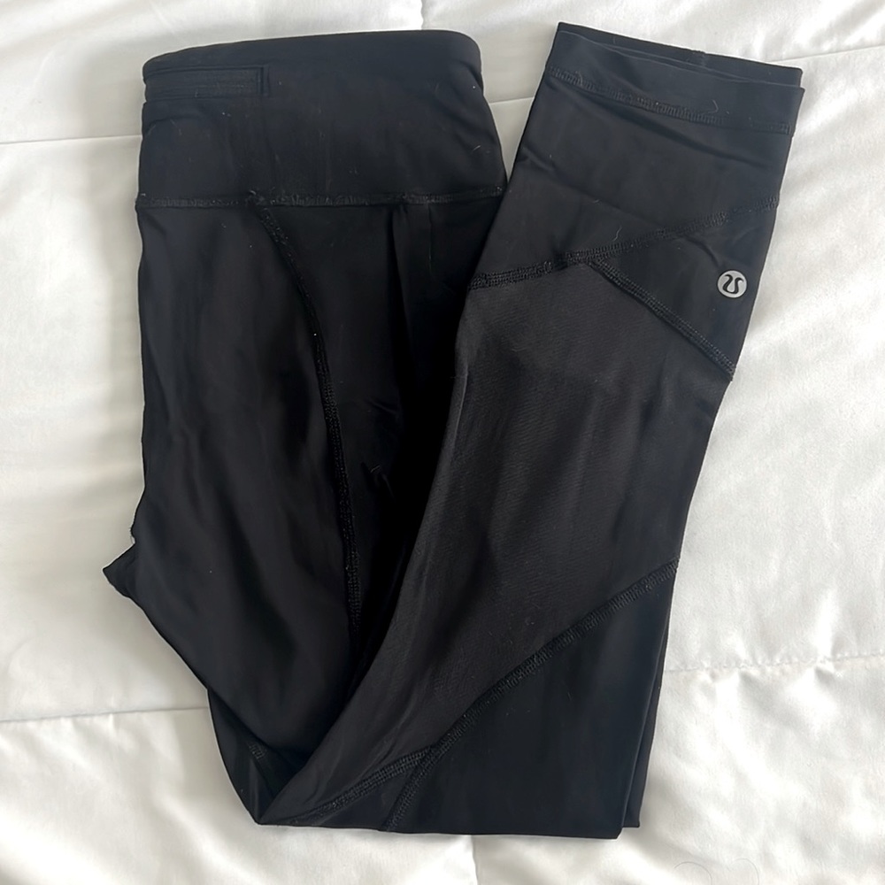 Lululemon black crop “23 leggings